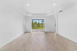 4580 Skysail Dr, Unit Private in Naples, FL - Building Photo - Building Photo