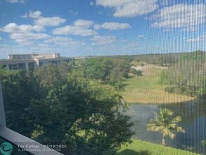 3499 Oaks Way in Pompano Beach, FL - Building Photo - Building Photo