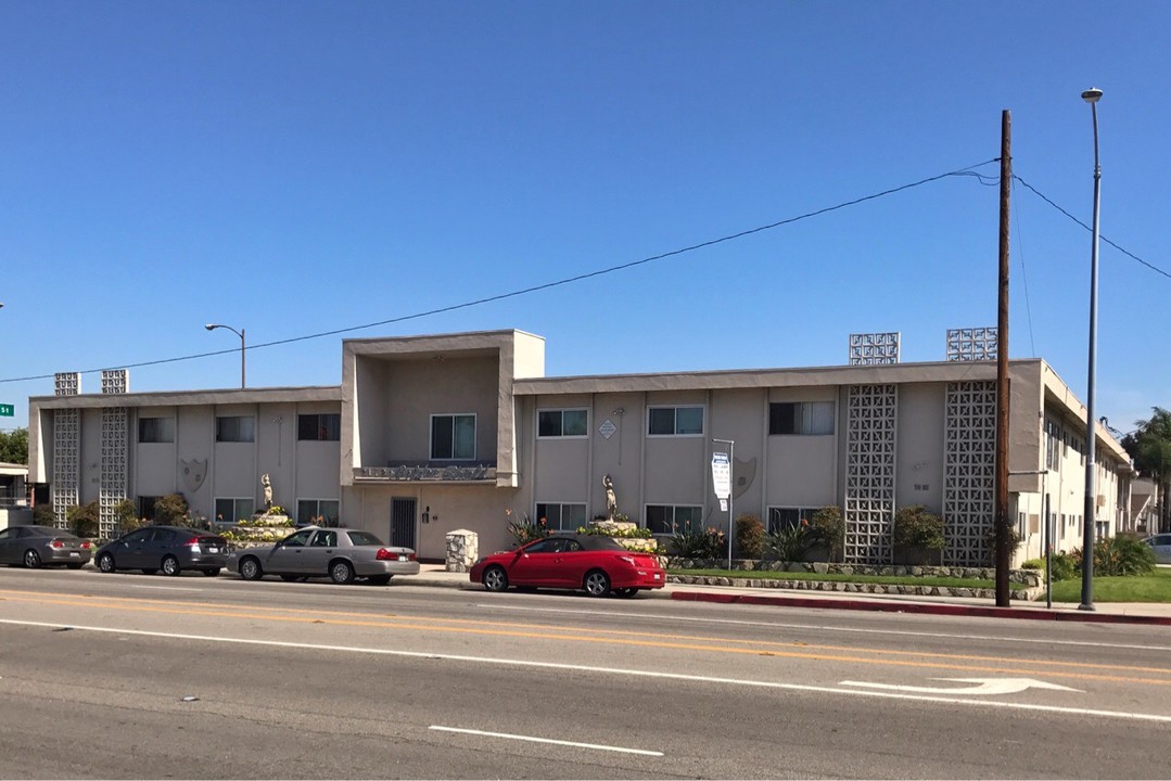 Golden Shield Apartments in Torrance, CA - Building Photo