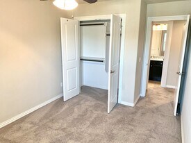 2744 W Kilimanjaro Way in Rogers, AR - Building Photo