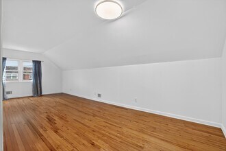 16 Crossgate Rd in Jersey City, NJ - Building Photo - Building Photo