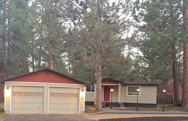 19871 Mahogany St in Bend, OR - Building Photo - Building Photo