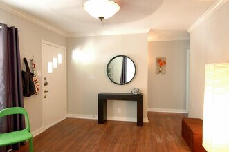 409 W Croslin St in Austin, TX - Building Photo - Building Photo