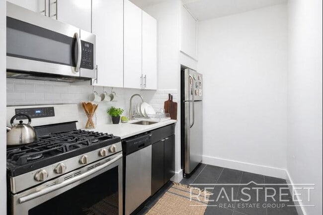 LUXURY 2 BED LOFT in Queens! in Queens, NY - Foto de edificio - Building Photo