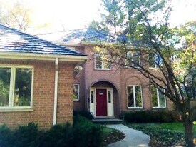 537 E Center Ave in Lake Bluff, IL - Building Photo