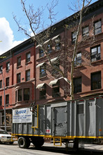 50 W 71st St in New York, NY - Building Photo - Building Photo