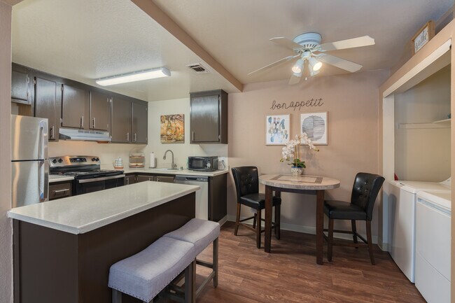 Walnut Village in Sacramento, CA - Building Photo - Interior Photo