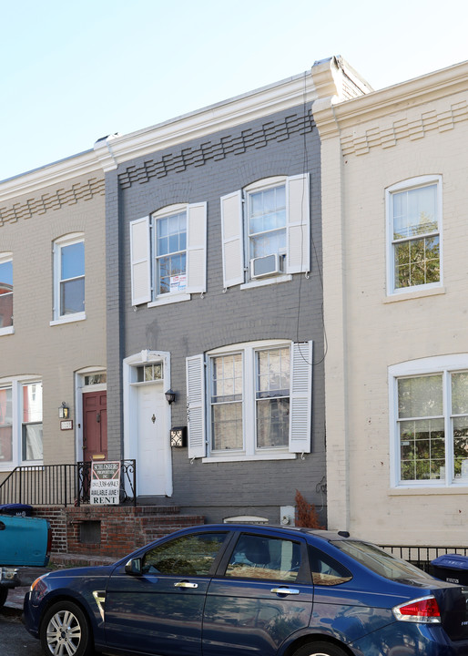 1223 33rd St Nw in Washington, DC - Building Photo