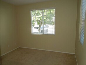 39288 Half Moon Cir in Murrieta, CA - Building Photo - Building Photo