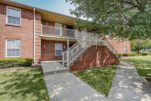 Lyndon Crossings Apartments in Lyndon, KY - Building Photo