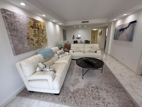 5300 NE 24th Terrace in Fort Lauderdale, FL - Foto de edificio - Building Photo