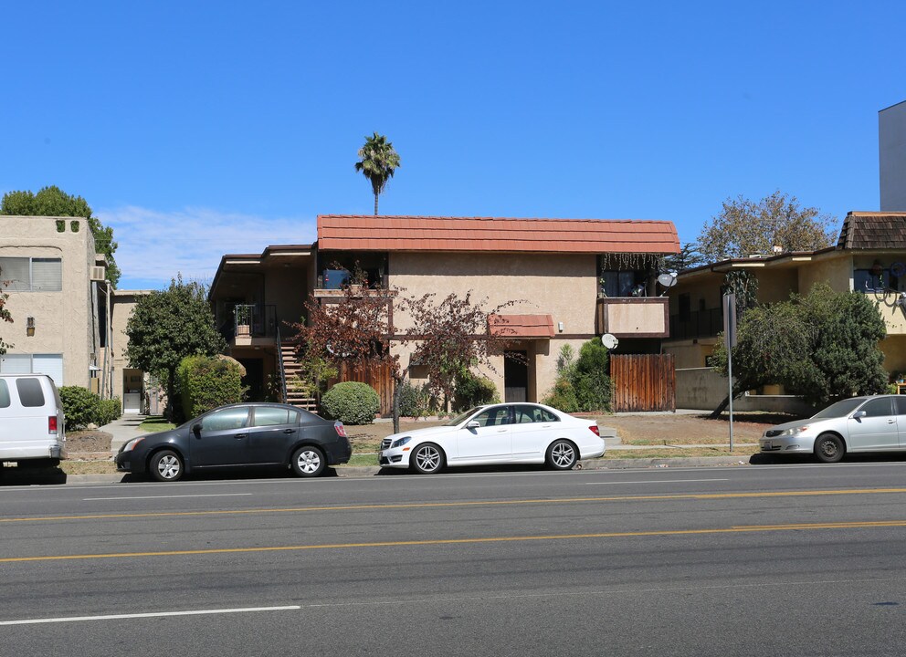 11955 Burbank Blvd in Valley Village, CA - Building Photo