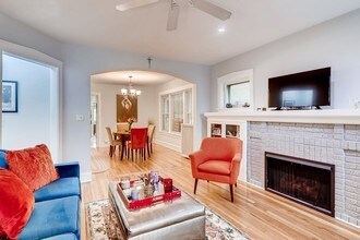 2549 W Winnemac Ave, Unit 1 in Chicago, IL - Building Photo - Building Photo