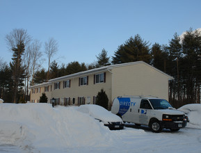 Fairground Village in Ballston Spa, NY - Foto de edificio - Building Photo