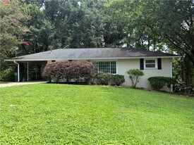 2404 Elmwood Cir SE in Atlanta, GA - Building Photo