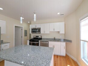 2 Sacramento Pl, Unit 2 in Cambridge, MA - Building Photo - Building Photo