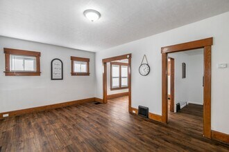 1017 Mosley Ct SW in Canton, OH - Building Photo - Building Photo