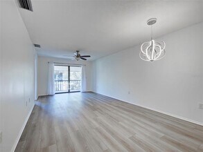 7237 Cloister Dr in Sarasota, FL - Building Photo - Building Photo