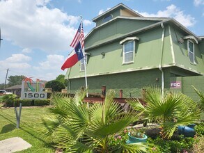 Welcome to The Palms in Pasadena, TX - Building Photo - Building Photo