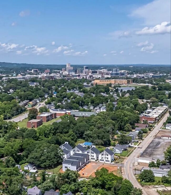 100 Lepak Ln in Greenville, SC - Foto de edificio - Building Photo