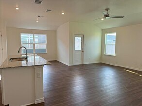 501 Double Vision Rd in Jarrell, TX - Building Photo - Building Photo