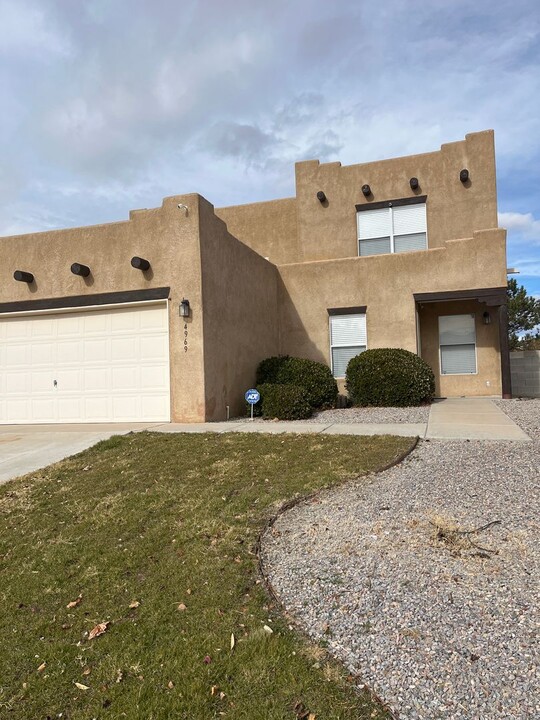 4969 Dream Dancer Dr NE in Rio Rancho, NM - Building Photo