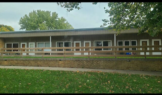 442 Rowland St in Tracy, MN - Building Photo