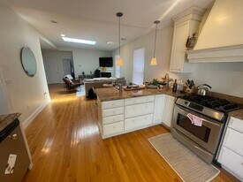 99 H St, Unit 2 in Boston, MA - Building Photo