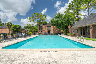 Walnut Terrace Apartments in Houston, TX - Building Photo - Building Photo