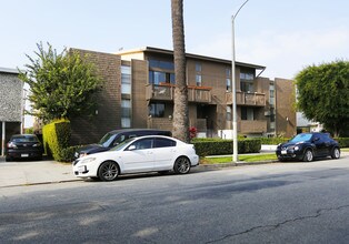 3633 Mentone Ave in Los Angeles, CA - Building Photo - Building Photo