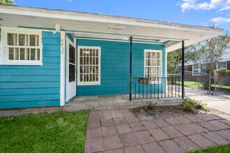 6438 Pinehurst Dr in Houston, TX - Building Photo - Building Photo