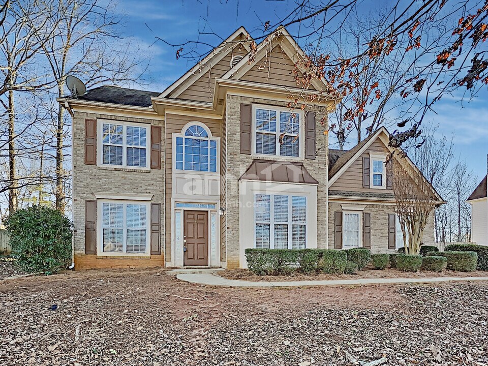 5039 Weatherstone Dr in Buford, GA - Foto de edificio