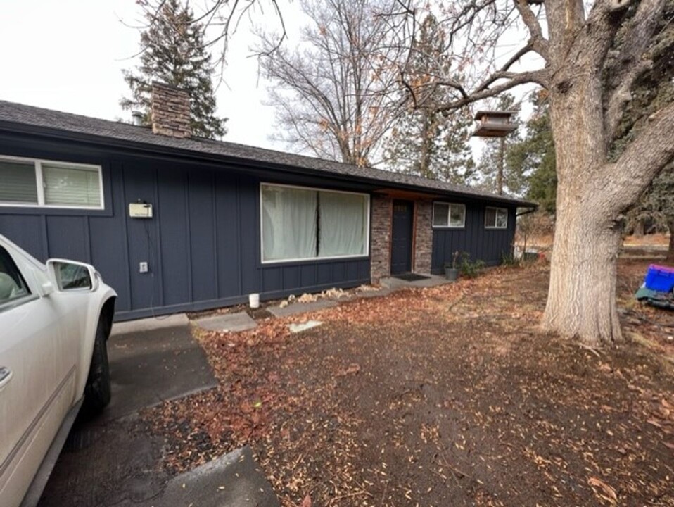 1849 NE 6th St in Bend, OR - Building Photo