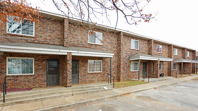 L.R. Patton Apartments in Huntsville, AL - Building Photo - Building Photo