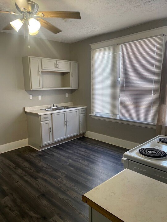 811 S Fred Shuttlesworth Cir in Cincinnati, OH - Building Photo