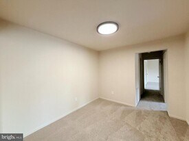 8717 Hayshed Ln in Columbia, MD - Building Photo