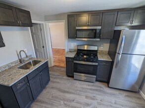 12 Morris St-Unit -Apt 2 in Westfield, MA - Building Photo - Building Photo