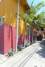 4052 Chevy Chase Dr, Unit 7 in Los Angeles, CA - Foto de edificio - Building Photo