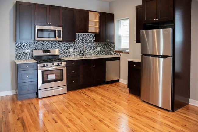 1929 W Montrose Ave, Unit 1S in Chicago, IL - Foto de edificio - Building Photo