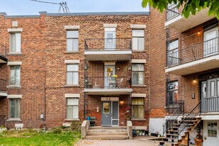 25 Lafleur Rue in Verdun, QC - Building Photo