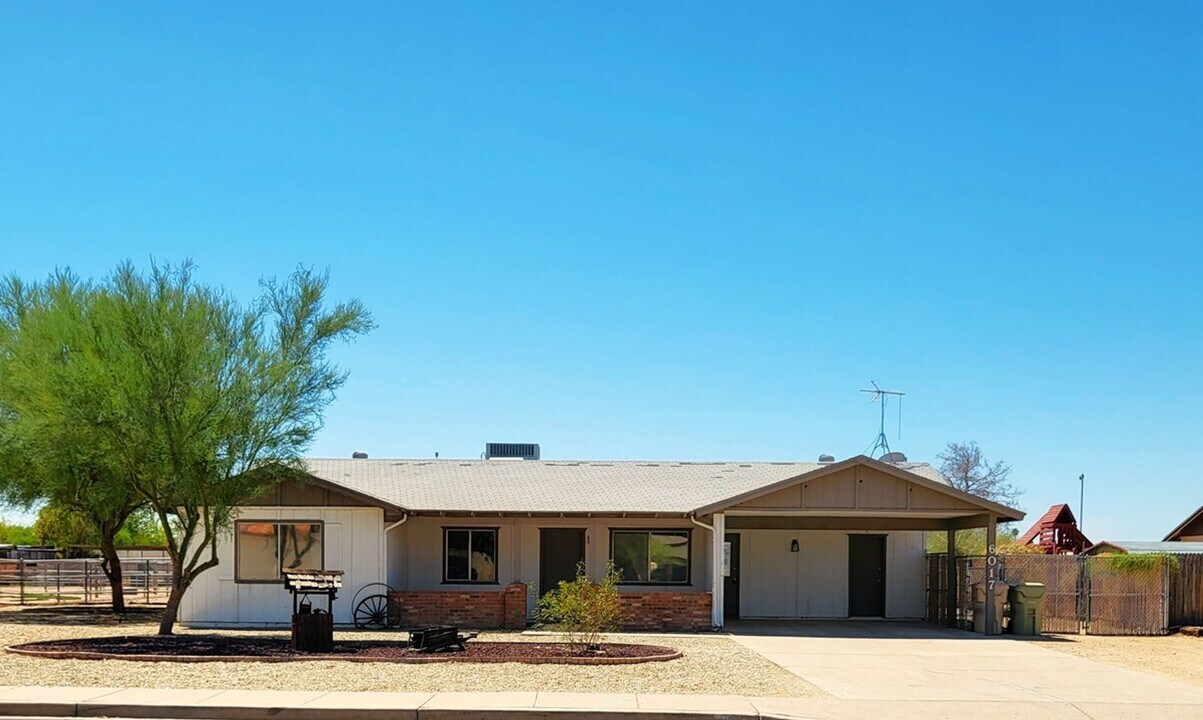 6017 W Paradise Ln in Glendale, AZ - Building Photo