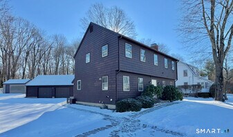 107 Chestnut St in Branford, CT - Building Photo