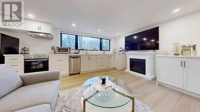 3170 The Credit Woodlands in Mississauga, ON - Building Photo - Building Photo