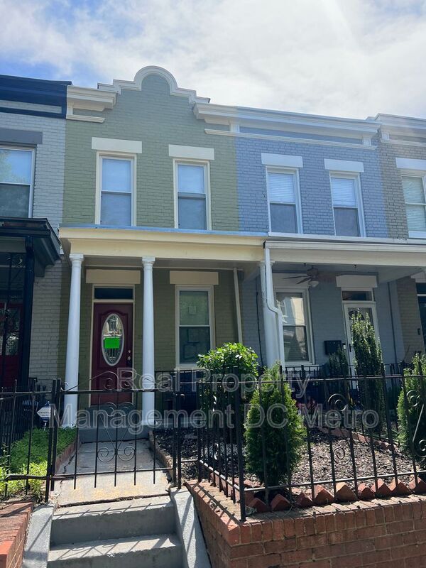 property at 221 14th Pl NE