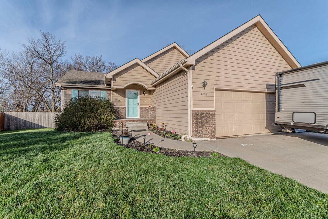 1626 Rivendell St in Junction City, KS - Building Photo