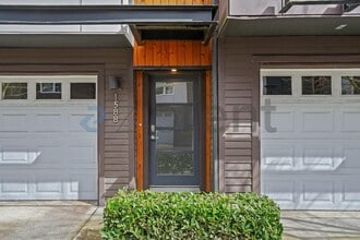 1588 139th Ct NE in Bellevue, WA - Foto de edificio - Building Photo