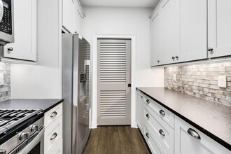 240 Renaissance Pkwy NE in Atlanta, GA - Building Photo - Building Photo