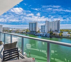 7930 East Dr in North Bay Village, FL - Building Photo - Building Photo