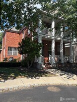 33 Central Square Park in Metuchen, NJ - Building Photo