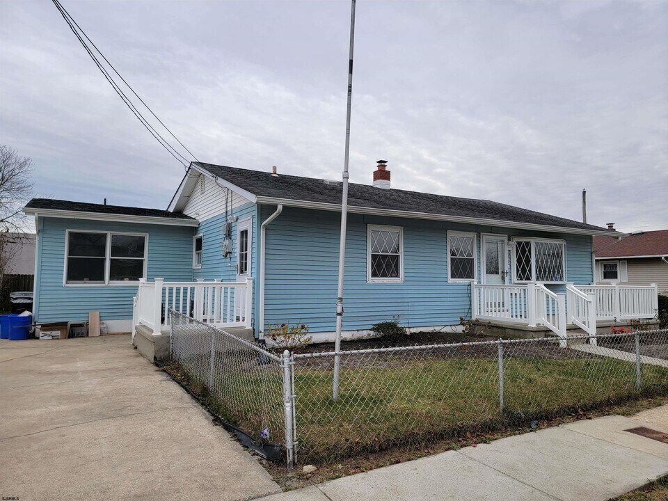 1834 Beach Ave in Atlantic City, NJ - Building Photo
